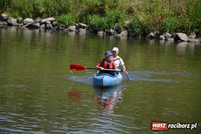 Zdjęcie w galerii na portalu naszraciborz.pl: Graniczne meandry otwarte. Gmina Krzyżanowice i miasto Bogumin oficjalnie rozpoczęli sezon wodniacki  wiadomości z regionu