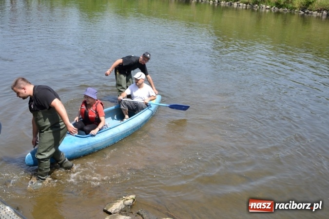 Zdjęcie w galerii na portalu naszraciborz.pl: Graniczne meandry otwarte. Gmina Krzyżanowice i miasto Bogumin oficjalnie rozpoczęli sezon wodniacki  wiadomości z regionu