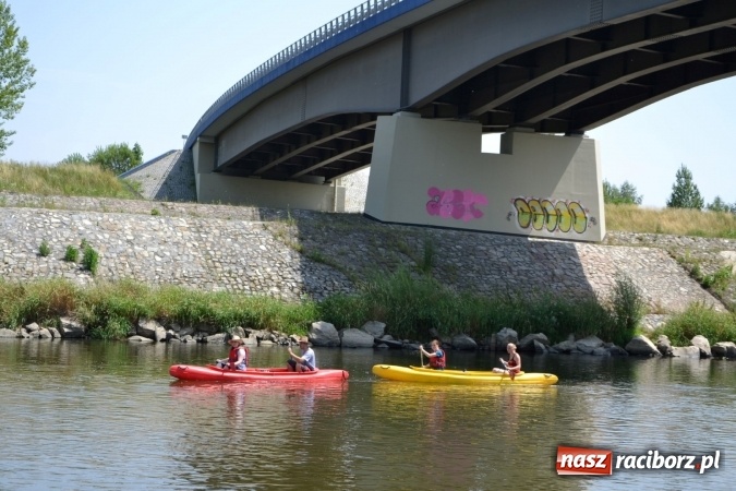 Zdjęcie w galerii na portalu naszraciborz.pl: Graniczne meandry otwarte. Gmina Krzyżanowice i miasto Bogumin oficjalnie rozpoczęli sezon wodniacki  wiadomości z regionu