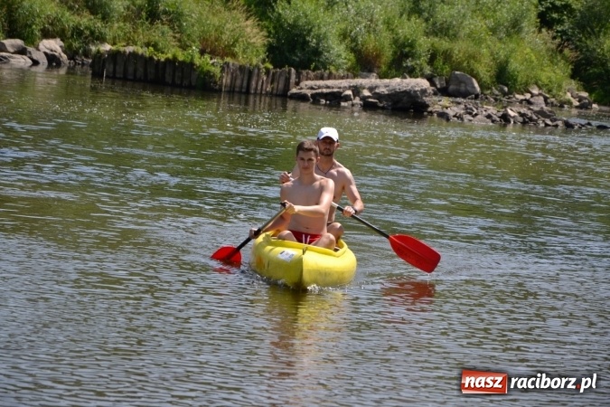 Zdjęcie w galerii na portalu naszraciborz.pl: Graniczne meandry otwarte. Gmina Krzyżanowice i miasto Bogumin oficjalnie rozpoczęli sezon wodniacki  wiadomości z regionu