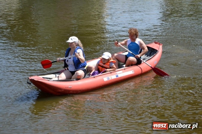 Zdjęcie w galerii na portalu naszraciborz.pl: Graniczne meandry otwarte. Gmina Krzyżanowice i miasto Bogumin oficjalnie rozpoczęli sezon wodniacki  wiadomości z regionu