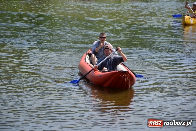 Zdjęcie w galerii na portalu naszraciborz.pl: Graniczne meandry otwarte. Gmina Krzyżanowice i miasto Bogumin oficjalnie rozpoczęli sezon wodniacki  wiadomości z regionu