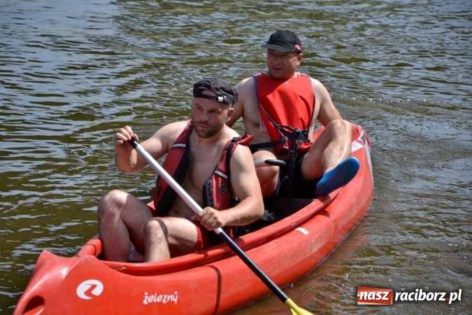 Zdjęcie w galerii na portalu naszraciborz.pl: Graniczne meandry otwarte. Gmina Krzyżanowice i miasto Bogumin oficjalnie rozpoczęli sezon wodniacki  wiadomości z regionu