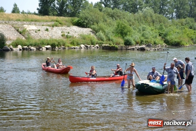 Zdjęcie w galerii na portalu naszraciborz.pl: Graniczne meandry otwarte. Gmina Krzyżanowice i miasto Bogumin oficjalnie rozpoczęli sezon wodniacki  wiadomości z regionu
