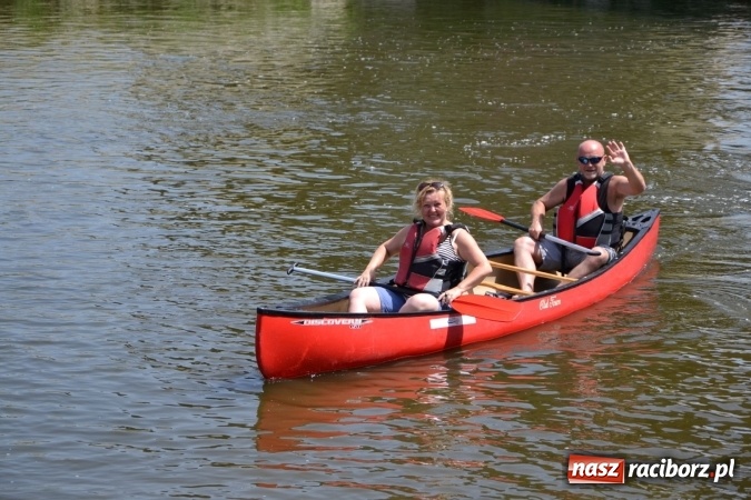 Zdjęcie w galerii na portalu naszraciborz.pl: Graniczne meandry otwarte. Gmina Krzyżanowice i miasto Bogumin oficjalnie rozpoczęli sezon wodniacki  wiadomości z regionu