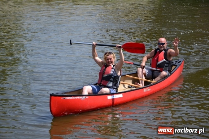 Zdjęcie w galerii na portalu naszraciborz.pl: Graniczne meandry otwarte. Gmina Krzyżanowice i miasto Bogumin oficjalnie rozpoczęli sezon wodniacki  wiadomości z regionu