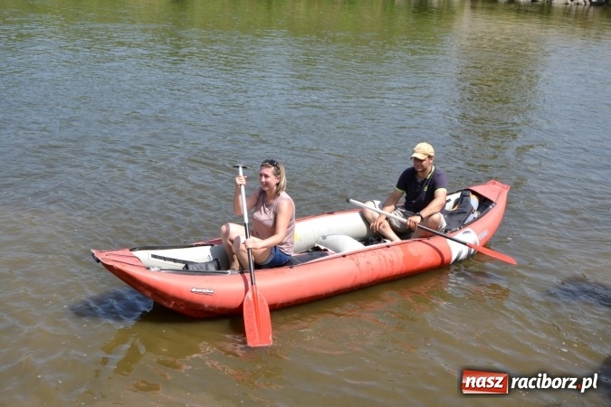 Zdjęcie w galerii na portalu naszraciborz.pl: Graniczne meandry otwarte. Gmina Krzyżanowice i miasto Bogumin oficjalnie rozpoczęli sezon wodniacki  wiadomości z regionu