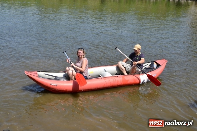 Zdjęcie w galerii na portalu naszraciborz.pl: Graniczne meandry otwarte. Gmina Krzyżanowice i miasto Bogumin oficjalnie rozpoczęli sezon wodniacki  wiadomości z regionu