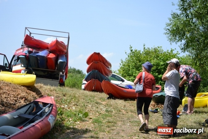 Zdjęcie w galerii na portalu naszraciborz.pl: Graniczne meandry otwarte. Gmina Krzyżanowice i miasto Bogumin oficjalnie rozpoczęli sezon wodniacki  wiadomości z regionu