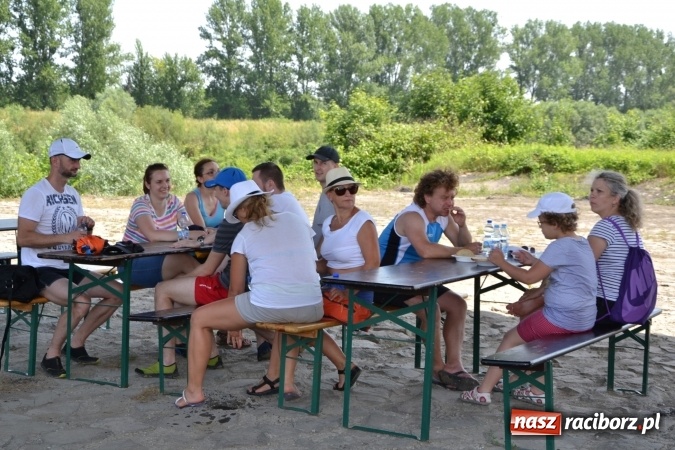 Zdjęcie w galerii na portalu naszraciborz.pl: Graniczne meandry otwarte. Gmina Krzyżanowice i miasto Bogumin oficjalnie rozpoczęli sezon wodniacki  wiadomości z regionu