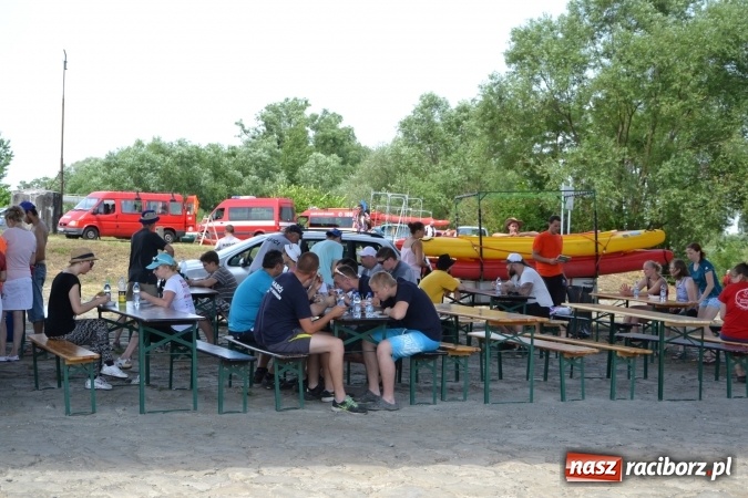 Zdjęcie w galerii na portalu naszraciborz.pl: Graniczne meandry otwarte. Gmina Krzyżanowice i miasto Bogumin oficjalnie rozpoczęli sezon wodniacki  wiadomości z regionu