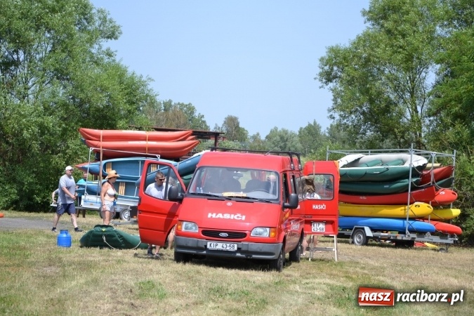 Zdjęcie w galerii na portalu naszraciborz.pl: Graniczne meandry otwarte. Gmina Krzyżanowice i miasto Bogumin oficjalnie rozpoczęli sezon wodniacki  wiadomości z regionu