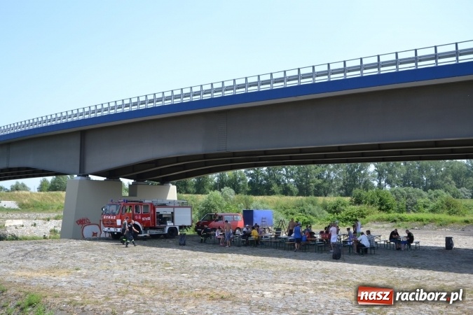 Zdjęcie w galerii na portalu naszraciborz.pl: Graniczne meandry otwarte. Gmina Krzyżanowice i miasto Bogumin oficjalnie rozpoczęli sezon wodniacki  wiadomości z regionu