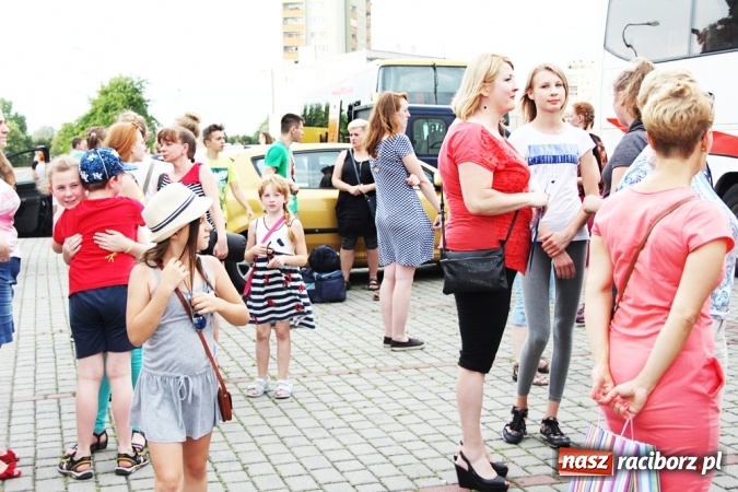 Zdjęcie w galerii na portalu naszraciborz.pl: Pierwszy turnus już w drodze do Pleśnej wiadomości z regionu