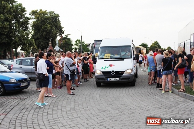 Zdjęcie w galerii na portalu naszraciborz.pl: Pierwszy turnus już w drodze do Pleśnej wiadomości z regionu