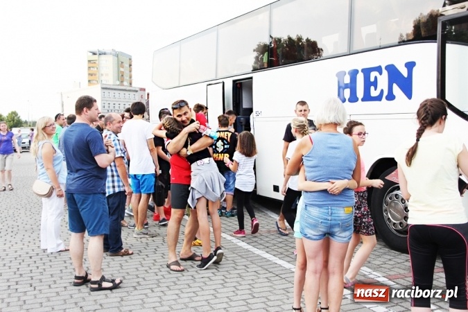 Zdjęcie w galerii na portalu naszraciborz.pl: Pierwszy turnus już w drodze do Pleśnej wiadomości z regionu