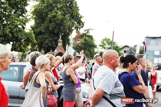 Zdjęcie w galerii na portalu naszraciborz.pl: Pierwszy turnus już w drodze do Pleśnej wiadomości z regionu