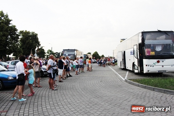 Zdjęcie w galerii na portalu naszraciborz.pl: Pierwszy turnus już w drodze do Pleśnej wiadomości z regionu