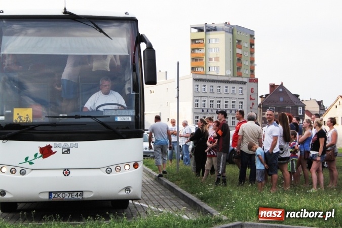 Zdjęcie w galerii na portalu naszraciborz.pl: Pierwszy turnus już w drodze do Pleśnej wiadomości z regionu