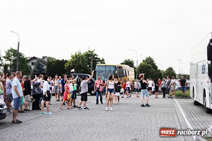 Zdjęcie w galerii na portalu naszraciborz.pl: Pierwszy turnus już w drodze do Pleśnej wiadomości z regionu