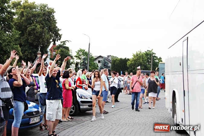 Zdjęcie w galerii na portalu naszraciborz.pl: Pierwszy turnus już w drodze do Pleśnej wiadomości z regionu