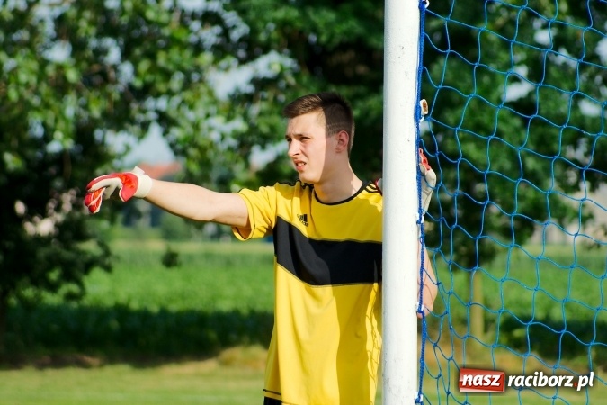 Zdjęcie w galerii na portalu naszraciborz.pl: Cały świat już wie, że Lyski są w A klasie. Masakra Bieńkowic w barażowym rewanżu wiadomości z regionu