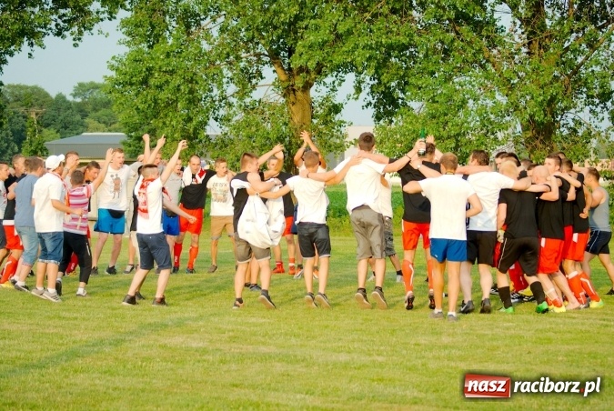 Zdjęcie w galerii na portalu naszraciborz.pl: Cały świat już wie, że Lyski są w A klasie. Masakra Bieńkowic w barażowym rewanżu wiadomości z regionu