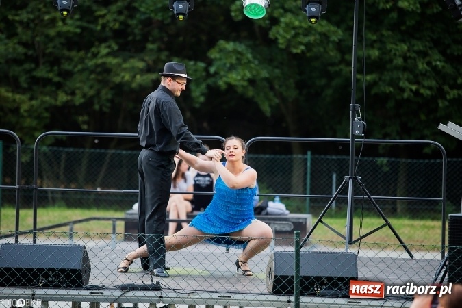 Zdjęcie w galerii na portalu naszraciborz.pl: Wianki, pochodnie i piosenki o miłości, czyli Noc Świętojańska w Kornicach wiadomości z regionu