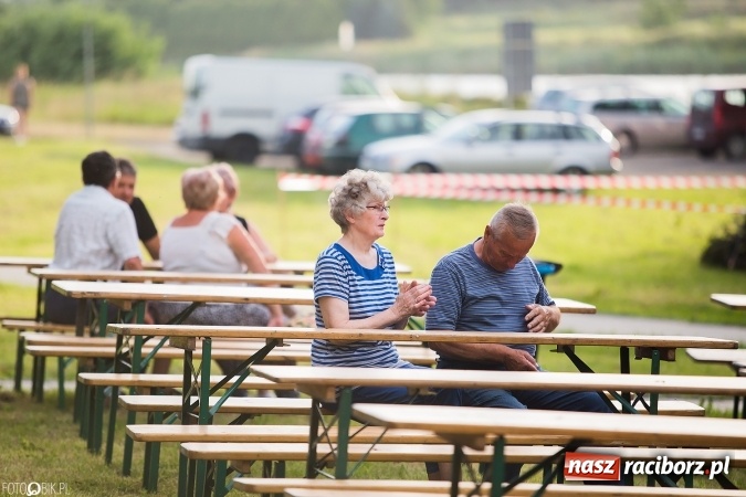 Zdjęcie w galerii na portalu naszraciborz.pl: Wianki, pochodnie i piosenki o miłości, czyli Noc Świętojańska w Kornicach wiadomości z regionu