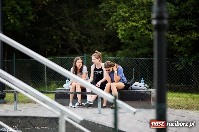 Zdjęcie w galerii na portalu naszraciborz.pl: Wianki, pochodnie i piosenki o miłości, czyli Noc Świętojańska w Kornicach wiadomości z regionu