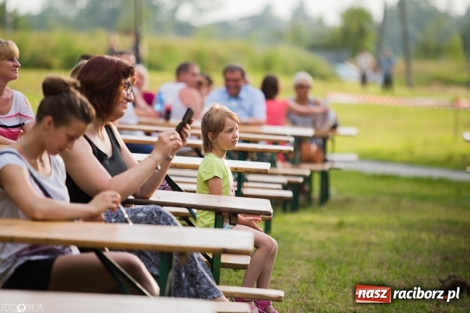 Zdjęcie w galerii na portalu naszraciborz.pl: Wianki, pochodnie i piosenki o miłości, czyli Noc Świętojańska w Kornicach wiadomości z regionu