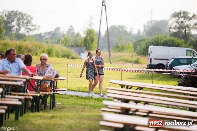 Zdjęcie w galerii na portalu naszraciborz.pl: Wianki, pochodnie i piosenki o miłości, czyli Noc Świętojańska w Kornicach wiadomości z regionu