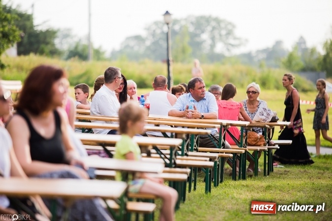 Zdjęcie w galerii na portalu naszraciborz.pl: Wianki, pochodnie i piosenki o miłości, czyli Noc Świętojańska w Kornicach wiadomości z regionu