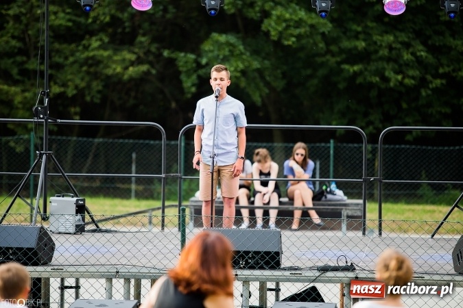 Zdjęcie w galerii na portalu naszraciborz.pl: Wianki, pochodnie i piosenki o miłości, czyli Noc Świętojańska w Kornicach wiadomości z regionu