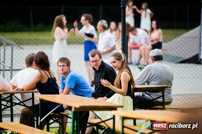 Zdjęcie w galerii na portalu naszraciborz.pl: Wianki, pochodnie i piosenki o miłości, czyli Noc Świętojańska w Kornicach wiadomości z regionu