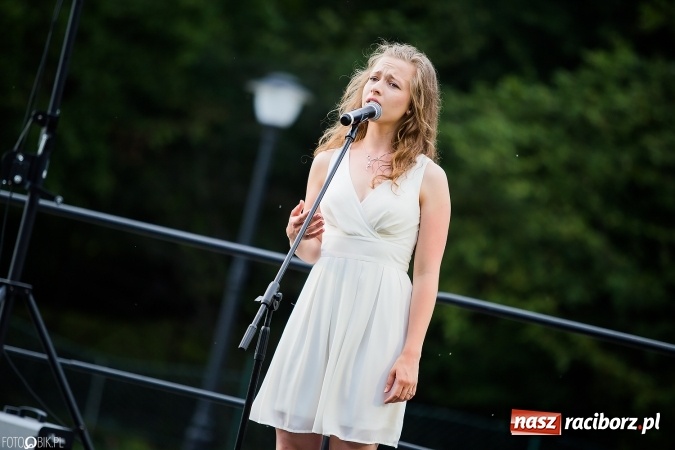 Zdjęcie w galerii na portalu naszraciborz.pl: Wianki, pochodnie i piosenki o miłości, czyli Noc Świętojańska w Kornicach wiadomości z regionu