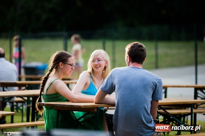 Zdjęcie w galerii na portalu naszraciborz.pl: Wianki, pochodnie i piosenki o miłości, czyli Noc Świętojańska w Kornicach wiadomości z regionu