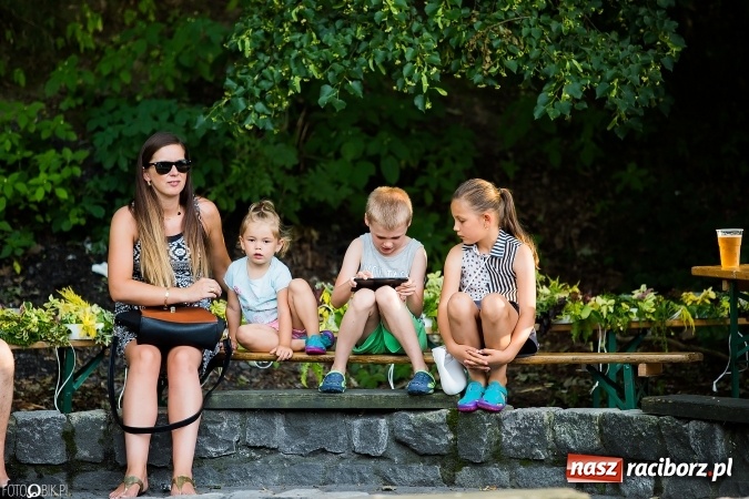 Zdjęcie w galerii na portalu naszraciborz.pl: Wianki, pochodnie i piosenki o miłości, czyli Noc Świętojańska w Kornicach wiadomości z regionu