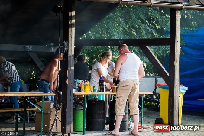 Zdjęcie w galerii na portalu naszraciborz.pl: Wianki, pochodnie i piosenki o miłości, czyli Noc Świętojańska w Kornicach wiadomości z regionu