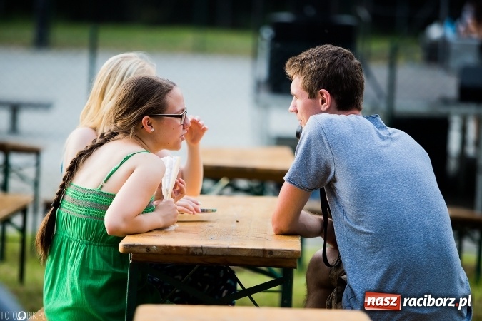 Zdjęcie w galerii na portalu naszraciborz.pl: Wianki, pochodnie i piosenki o miłości, czyli Noc Świętojańska w Kornicach wiadomości z regionu