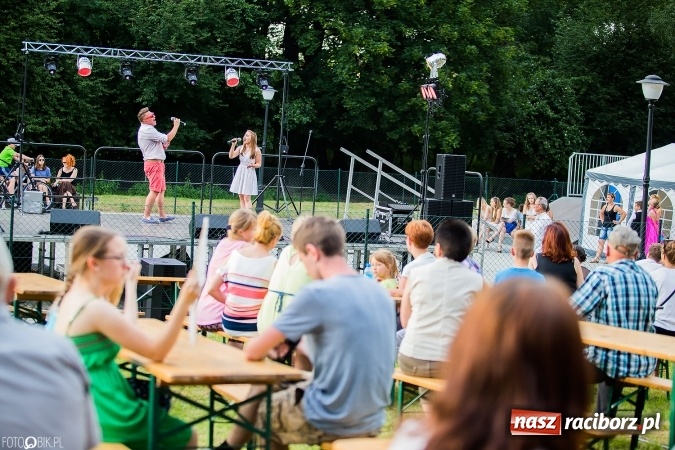 Zdjęcie w galerii na portalu naszraciborz.pl: Wianki, pochodnie i piosenki o miłości, czyli Noc Świętojańska w Kornicach wiadomości z regionu