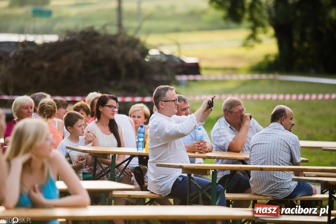 Zdjęcie w galerii na portalu naszraciborz.pl: Wianki, pochodnie i piosenki o miłości, czyli Noc Świętojańska w Kornicach wiadomości z regionu
