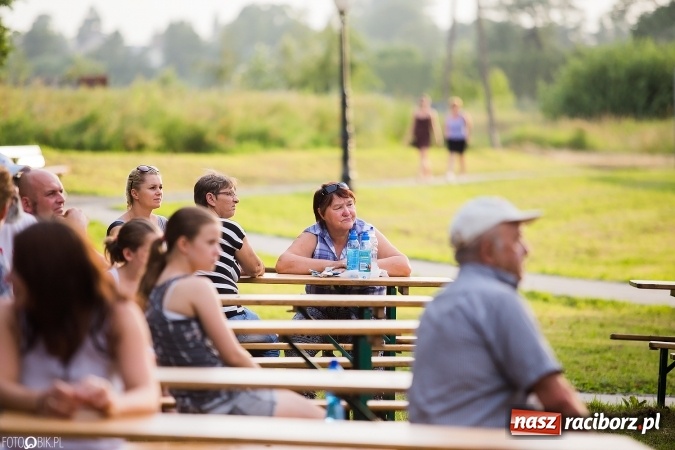 Zdjęcie w galerii na portalu naszraciborz.pl: Wianki, pochodnie i piosenki o miłości, czyli Noc Świętojańska w Kornicach wiadomości z regionu