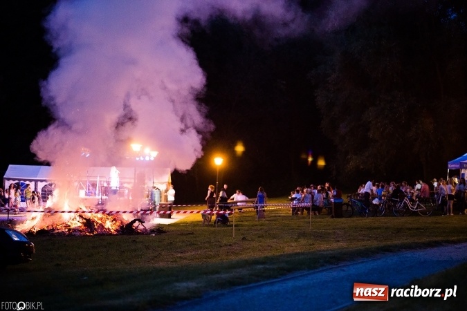 Zdjęcie w galerii na portalu naszraciborz.pl: Wianki, pochodnie i piosenki o miłości, czyli Noc Świętojańska w Kornicach wiadomości z regionu