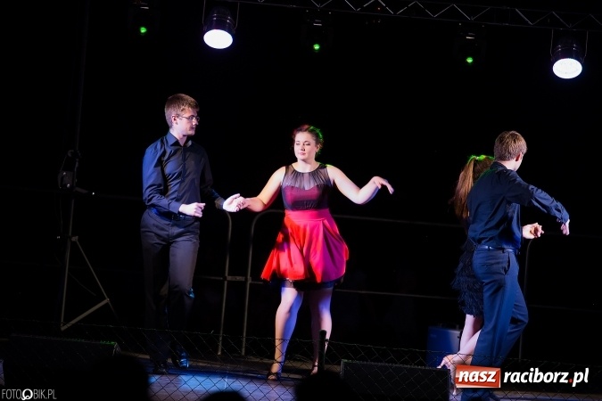 Zdjęcie w galerii na portalu naszraciborz.pl: Wianki, pochodnie i piosenki o miłości, czyli Noc Świętojańska w Kornicach wiadomości z regionu