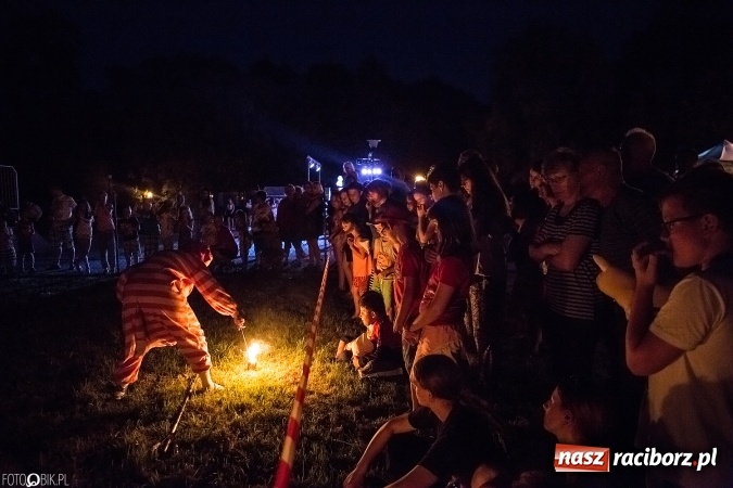 Zdjęcie w galerii na portalu naszraciborz.pl: Wianki, pochodnie i piosenki o miłości, czyli Noc Świętojańska w Kornicach wiadomości z regionu