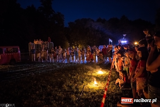 Zdjęcie w galerii na portalu naszraciborz.pl: Wianki, pochodnie i piosenki o miłości, czyli Noc Świętojańska w Kornicach wiadomości z regionu