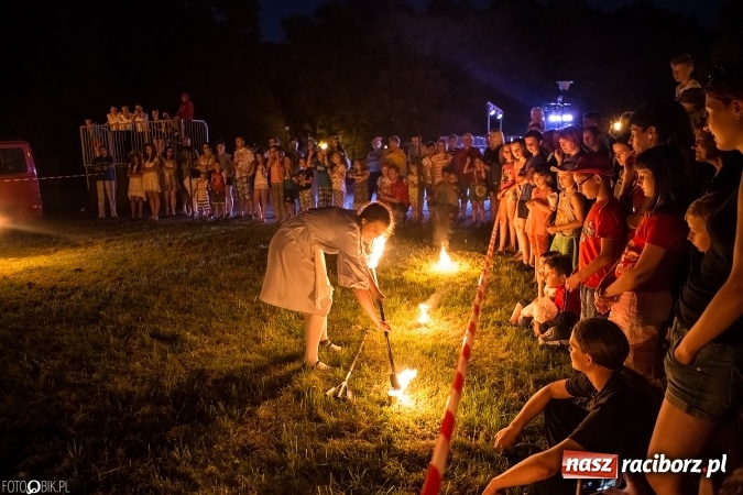 Zdjęcie w galerii na portalu naszraciborz.pl: Wianki, pochodnie i piosenki o miłości, czyli Noc Świętojańska w Kornicach wiadomości z regionu
