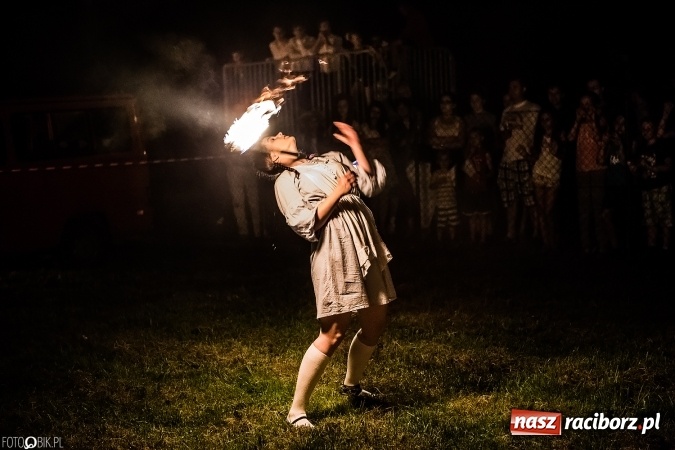 Zdjęcie w galerii na portalu naszraciborz.pl: Wianki, pochodnie i piosenki o miłości, czyli Noc Świętojańska w Kornicach wiadomości z regionu
