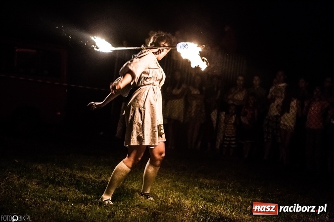 Zdjęcie w galerii na portalu naszraciborz.pl: Wianki, pochodnie i piosenki o miłości, czyli Noc Świętojańska w Kornicach wiadomości z regionu